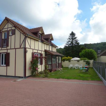 Gite Le Petit Chalet Avec Parking Gratuit Этрета Экстерьер фото