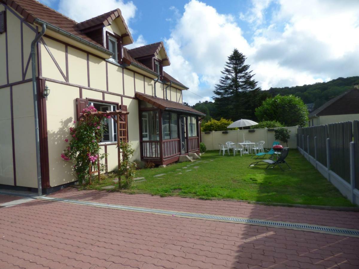 Gite Le Petit Chalet Avec Parking Gratuit Этрета Экстерьер фото